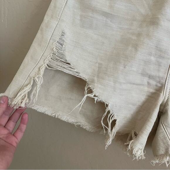 New American Eagle Mom Shorts Tan Distressed High Rise - Picture 4 of 8
